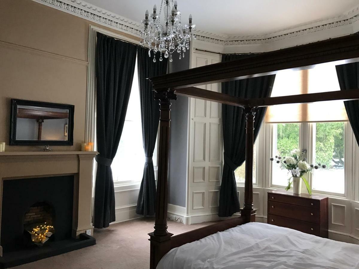 Fernlea Spacious Apartment 아브로스 외부 사진