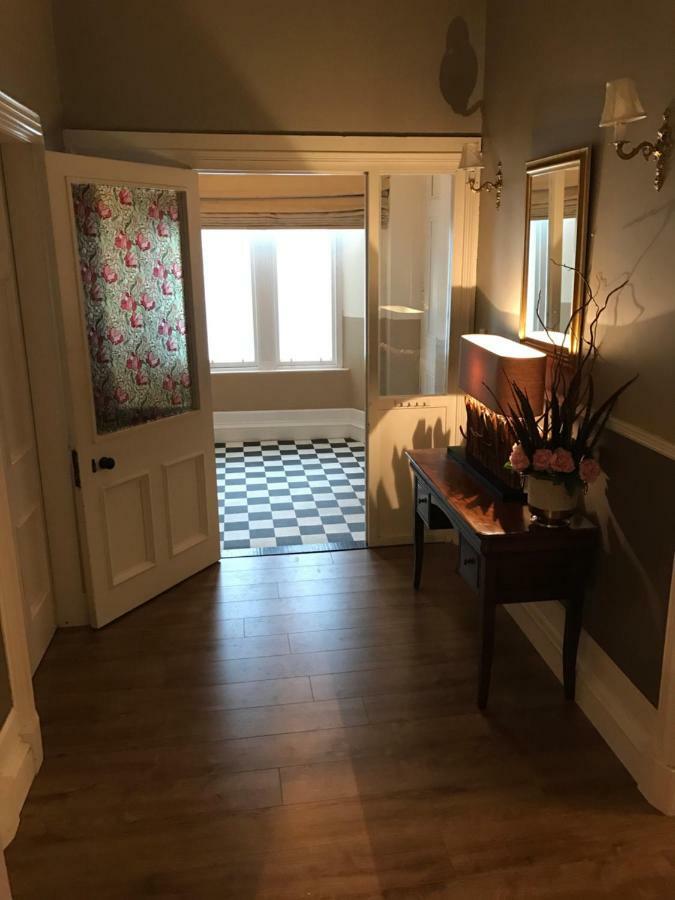 Fernlea Spacious Apartment 아브로스 외부 사진