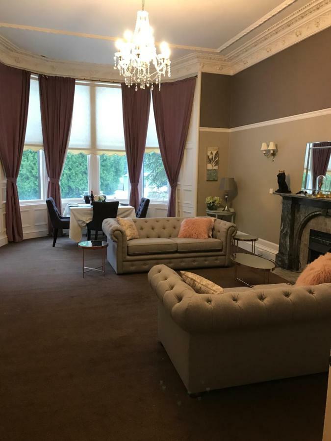 Fernlea Spacious Apartment 아브로스 외부 사진