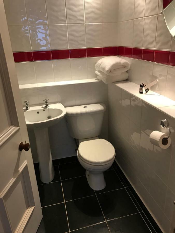 Fernlea Spacious Apartment 아브로스 외부 사진